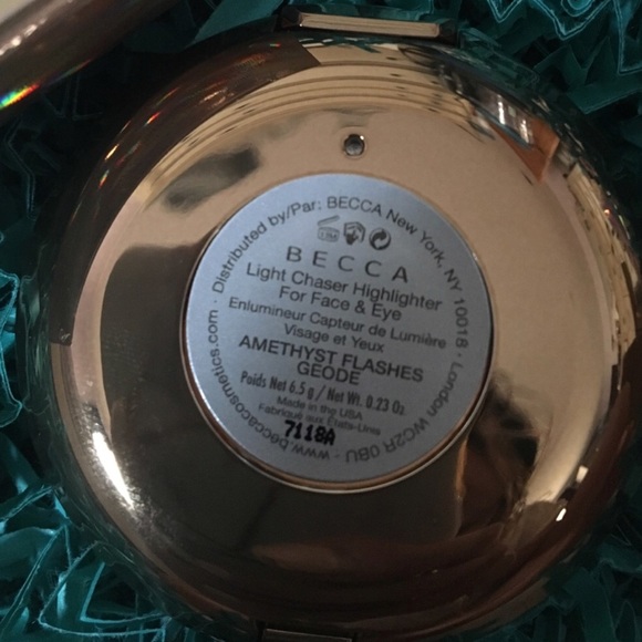 LE Becca light chaser - Amethyst flashes Geode NWT - Picture 3 of 3